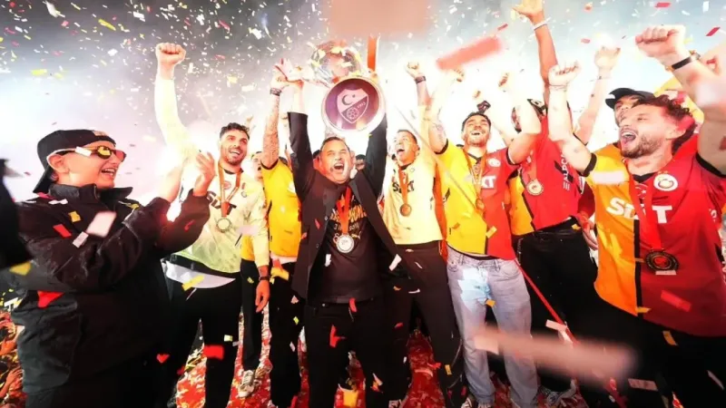 Şampiyon Galatasaray, kupasını Yenikapı’da aldı –  Ankara Haber