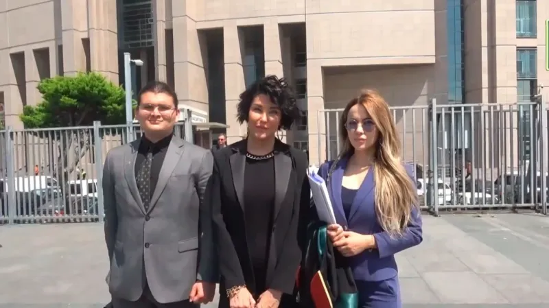 Eski manken Deniz Akkaya’ya 2 yıl 4 ay hapis cezası –  Ankara Haber