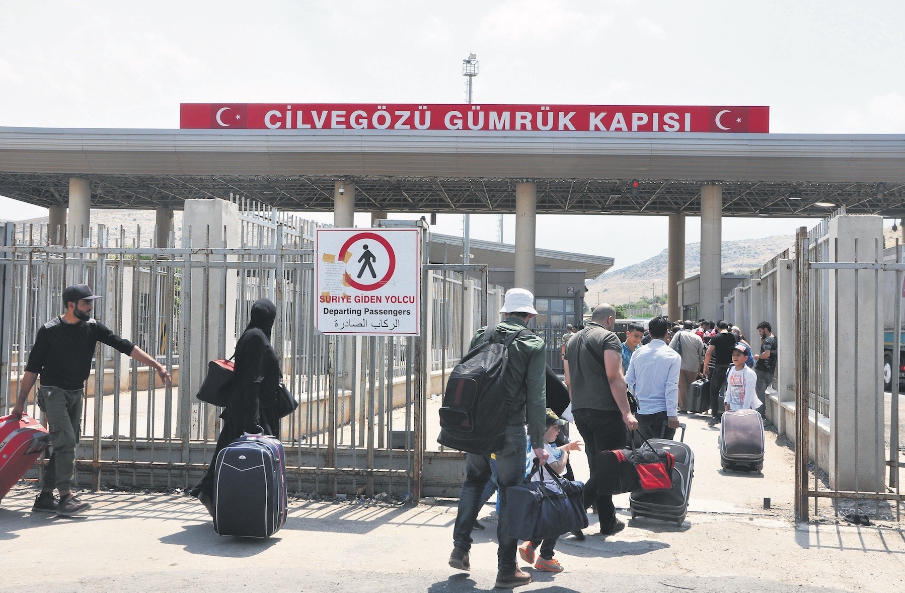 SURİYELİLER’İN MEMLEKETLERİNE DÖNÜŞLERİ SÜRÜYOR